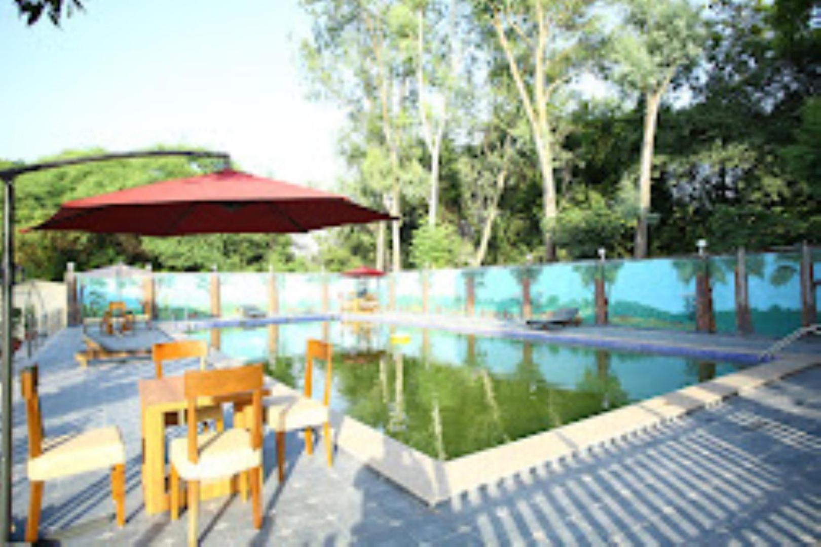 Hotel Saroj Sāgar Exteriör bild